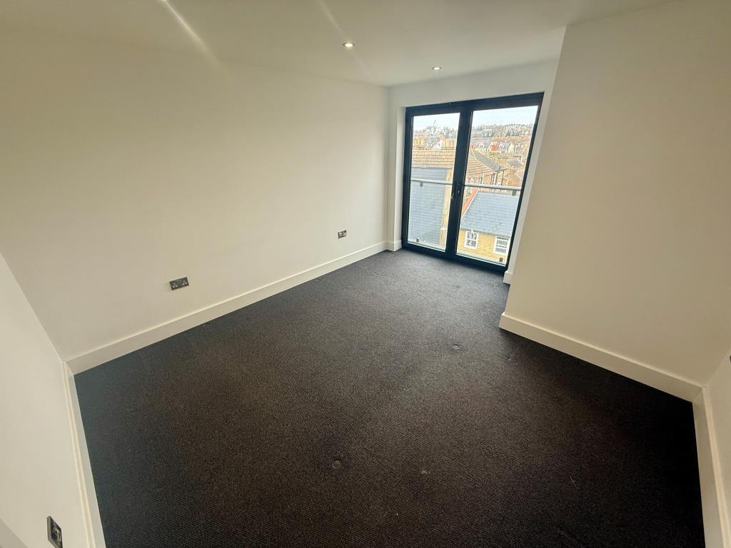 Lot: 116 - FREEHOLD BLOCK OF TWELVE TWO-BEDROOM FLATS FOR INVESTMENT - Flat 7 - Bedroom one